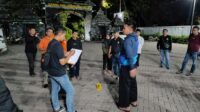 Anggota kepolisian saat mengumpulkan bahan keterangan di TKP, Jumat (19/1/2024). (Foto: Ambang/jurnalbangsa.com)