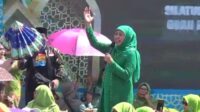 Gubernur Jawa Timur dalam Harlah Muslimat NU ke-78. (Foto: Ambang)