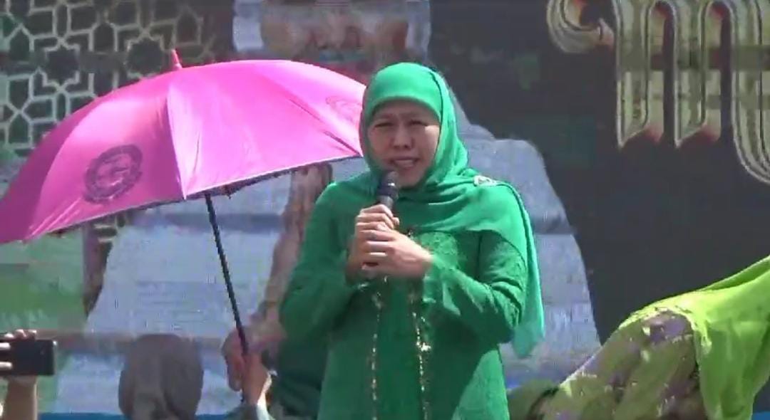 Gubernur Jawa Timur di Hari Lahir Muslimat NU ke-78, Kabupaten Jember. (Foto: Ambang)