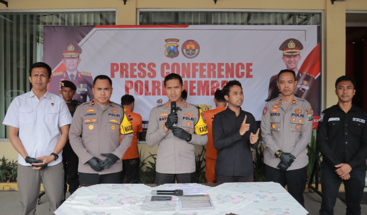 Konferensi pers ungkap kasus pria rampok tunangannya. (Foto: Humas Polres Jember)