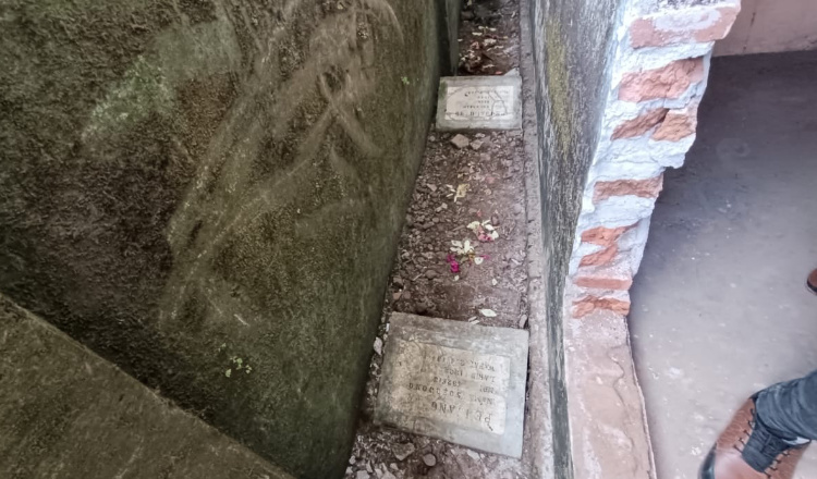 Makam pahlawan pejuang 45 di Kecamatan Tanggul, Jember. (Foto: Ambang)