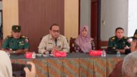 Konferensi pers di Kantor Kecamatan Tanggul, Kamis (20/6/2024). (Foto: Ambang)