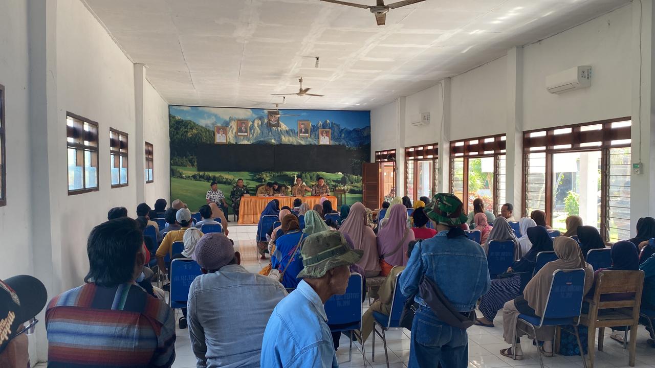 Audiensi antara pedagang Pasar Baru Kencong, Muspika, dan Disperindag Jember. (Foto: Teamwork)