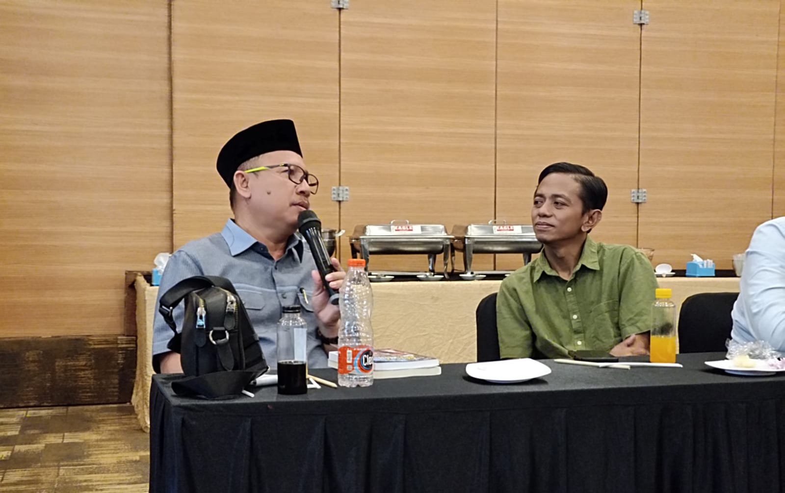 Muhammad Nur Purnamasidi menyampaikan pandangannya dalam FGD Mandat Pendidikan yang berlangsung di Hotel Royal Jember, Minggu (11/8/2024) (Foto: Abdus Syakur)