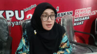 Ketua KPU Jember diwawancarai awak media. (Foto: Abdus Syakur)