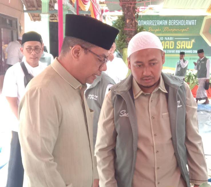 KH. Hafidzul Hakim Noer melalui Syubbanul Muslimin saat bersama Gus Haris (Foto: SYakur/JB).