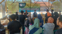 Relawan GBK menyalurkan paket BMT di Desa Karangharjo, Sabtu (5/10/2024), siang. (Foto: Teamwork)