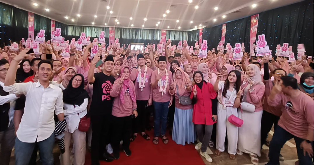 Ketum PSI Kaesang Pangarep di sambut Gus Fawait saat kunjungan ke Jember (Foto: Syakur/JB)