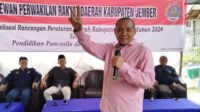 Wakil Ketua Komisi C DPRD Jember menerangkan pentingnya nasionalisme di era digital, Sabtu (7/12/2024). (Foto: Istimewa)