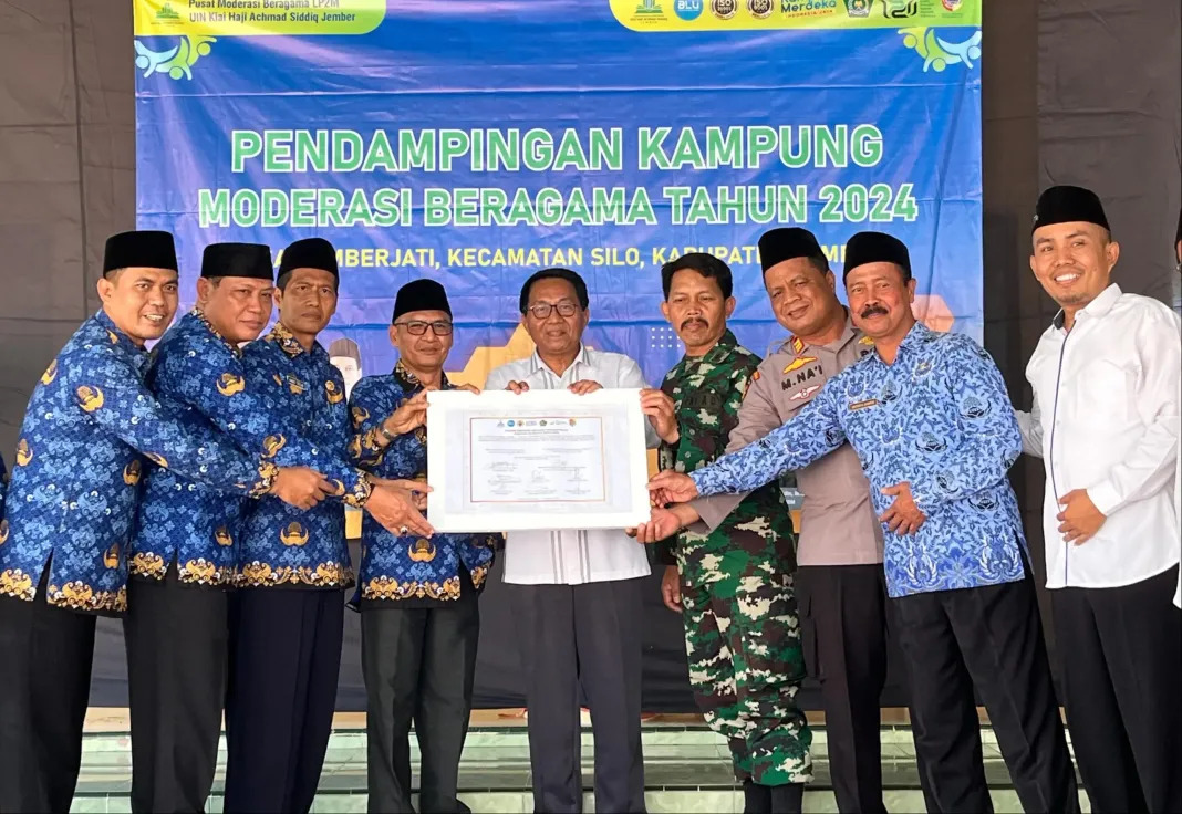 Peluncuran kampung moderasi beragama oleh UIN KHAS Jember di Desa Sumberjati Silo (Foto: Humas UIN Khas Jember)