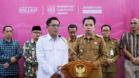 Gus Fawait dan Ahmad Halim dalam konferensi pers di gedung Pemkab Jember, Senin (10/3/2025). (Foto: Diskominfo Jember)