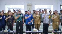 Gus Fawait foto bersama Sekretaris Tim Saber Pungli Jatim. (Foto: Diskominfo Jember)