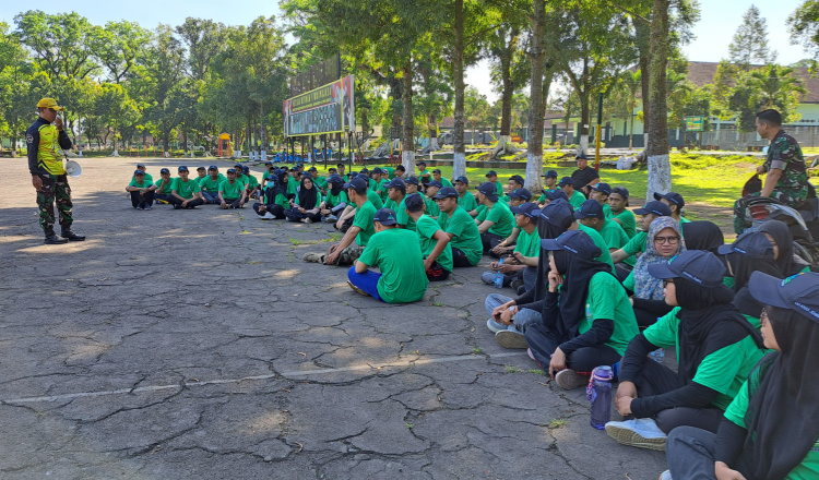 Para ASN UIN KHAS Jember saat mengikuti program reorientasi Secaba Rindam V Brawijaya. (Foto: Humas UIN KHAS Jember)