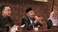 Rektor UIN KHAS Jember memberikan sambutan dalam FGD di Glagah Arum. (Foto: Humas UIN KHAS Jember)