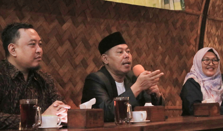 Rektor UIN KHAS Jember memberikan sambutan dalam FGD di Glagah Arum. (Foto: Humas UIN KHAS Jember)