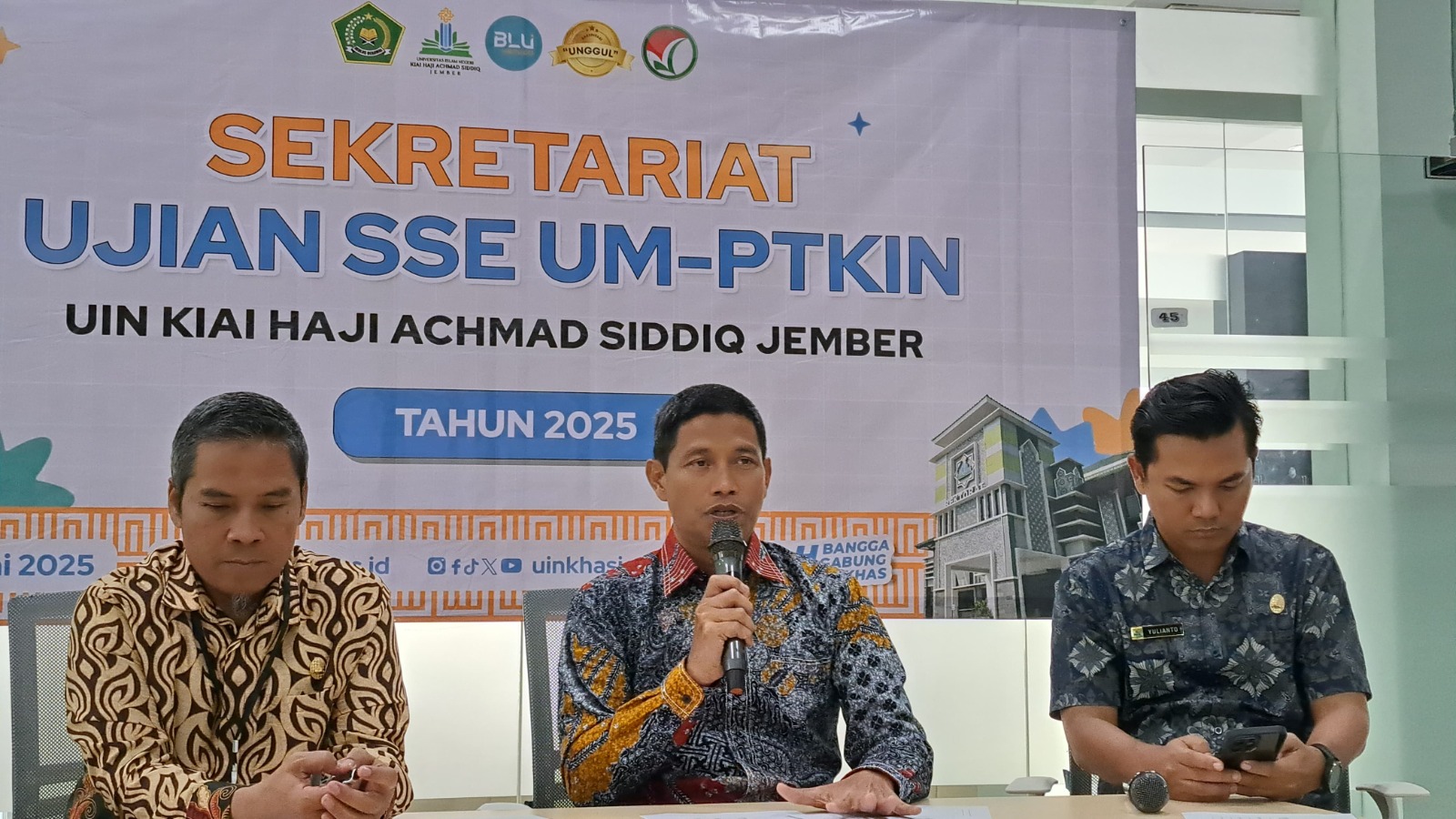 Sekretariat Ujian SSE UM-PTKIN UIN KHAS Jember. (Foto: Humas UIN KHAS Jember)