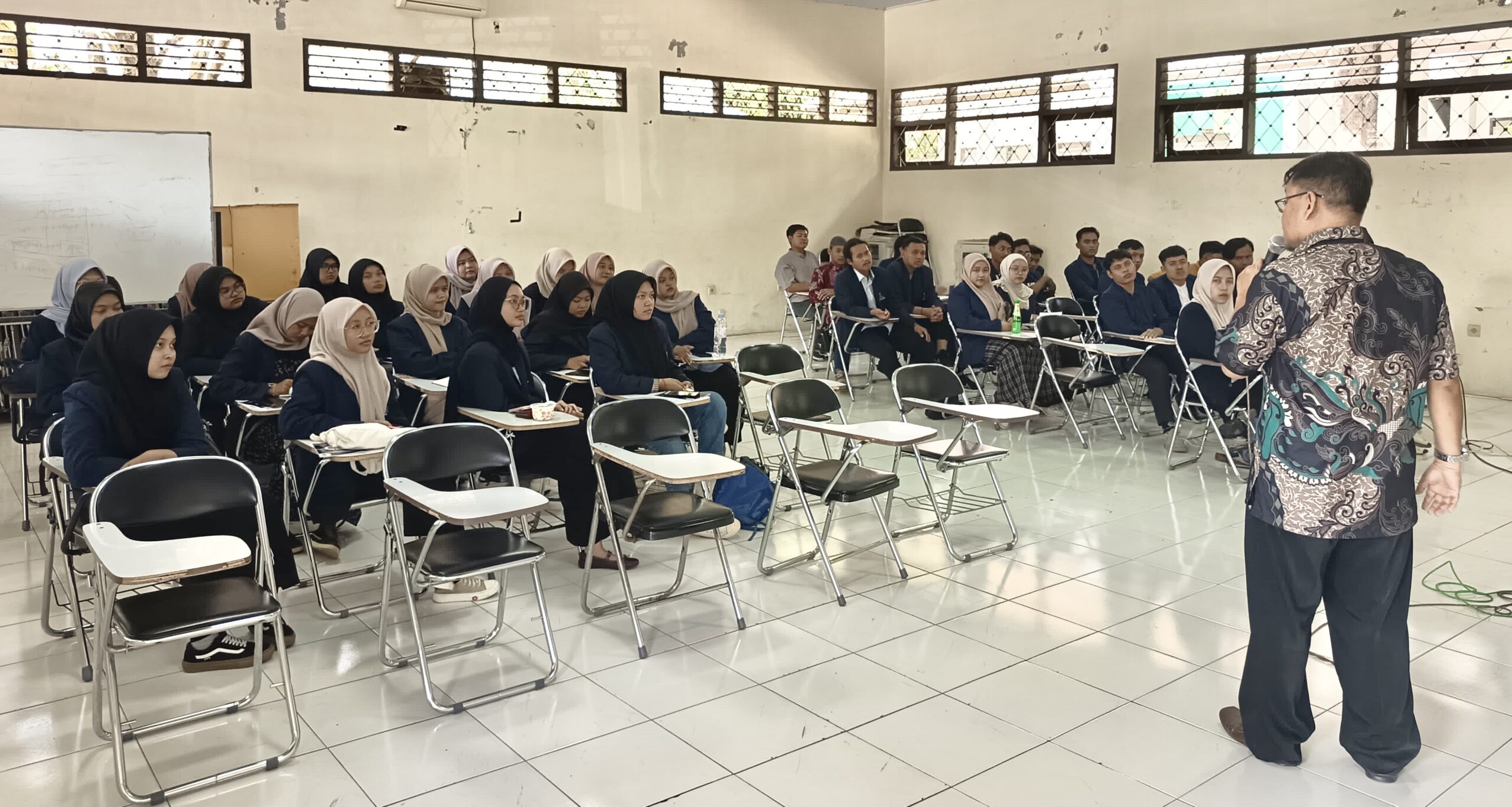 Peserta PPL Prodi PMI mengikuti pembekalan, Rabu (23/7/2025). (Foto: Dok/UIN KHAS Jember)