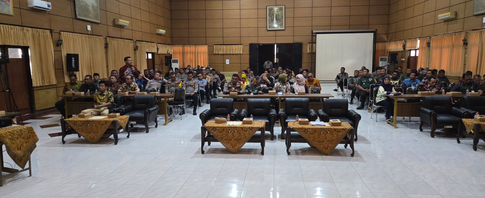 Bulog Jember saat menyosialisasikan bantuan pangan, Kamis (10/7/2025). (Foto: Istimewa)