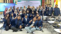 Mahasiswa Fakultas Dakwah foto bersama, Rabu (23/7/2025). (Foto: Dok/Humas UIN KHAS Jember)