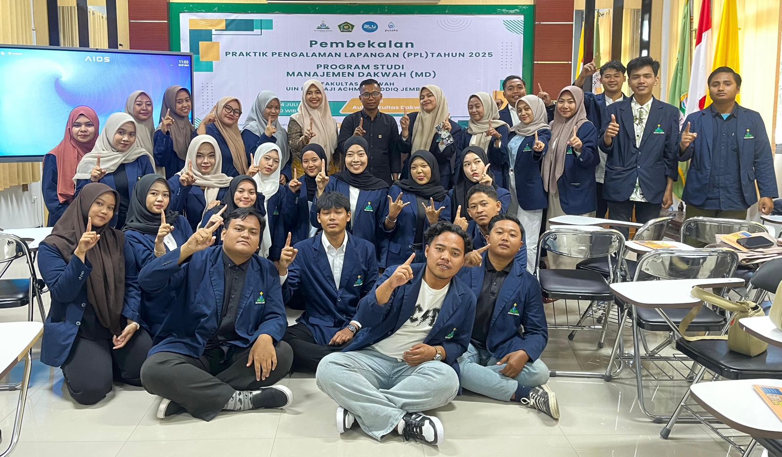 Mahasiswa Fakultas Dakwah foto bersama, Rabu (23/7/2025). (Foto: Dok/Humas UIN KHAS Jember)