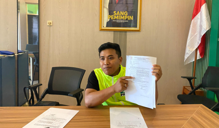 Sektretaris Fraksi PKB DPRD Jember diwawancarai media, Jumat (8/8/2025). (Foto: Istimewa)