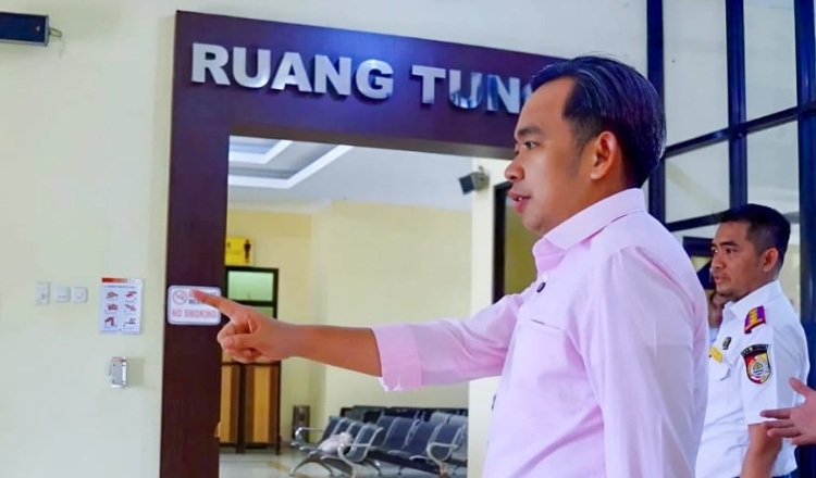 Bupati Jember meninjau fasilitas umum Bandara Notohadinegoro, Rabu (13/8/2025). (Foto: Diskominfo Jember for jurnalbangsa.com)
