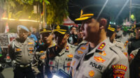 Kapolres Jember mendampingi ratusan ojol, Jumat (29/8/2025). (Foto: Teamwork)