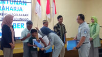 Jasa Raharja salurkan santunan pada ahli waris korban kecelakaan bus rombongan RS Bina Sehat, Senin (15/9/2025). (Foto: Istimewa)
