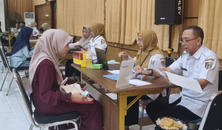 Mahasiswa mengikuti wawancara beasiswa Cinta Bergema. (Foto: Dok/Diskominfo Jember)