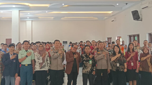Polres dan Capdin Jember serta peserta seminar foto bersama, Kamis (16/10/2025). (Foto: Istimewa)