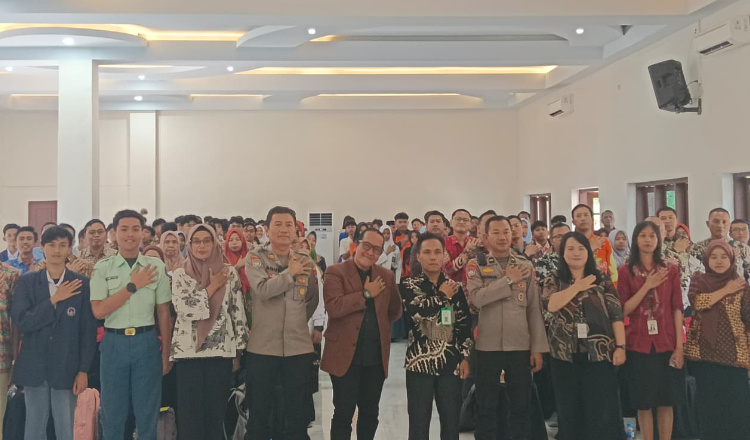Polres dan Capdin Jember serta peserta seminar foto bersama, Kamis (16/10/2025). (Foto: Istimewa)