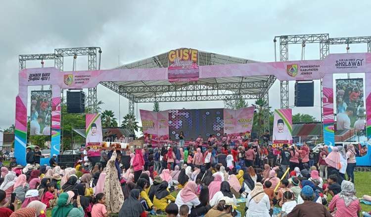 Kegiatan "Gus'e Menyapa" saat berlangsung di Kecamatan Jombang, Minggu (9/11/2025). (Foto: Teamwork)