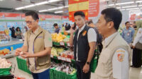 Bulog Jember dan Satgas Pangan sidak pasar retail. (Foto: Istimewa)