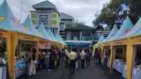 Suasana Bazar Kampus Ramadan di Depan Gedung Rektorat UIN KHAS Jember. (Foto: Fadli)