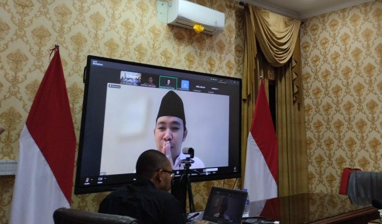 Bupati Jember, Muhammad Fawait gelar rapat koordinasi dengan Hiswana Migas Besuki di layar zoom. (Foto: Fadli)
