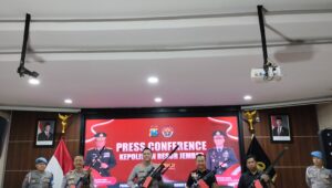 Polres Jember saat menunjukkan barang bukti dalam kasus narkoba dalam Konferensi Pers di Aula Rupatama, pada Selasa, (31/3/2026) siang. (Foto: Fadli/Jurnalbangsa).