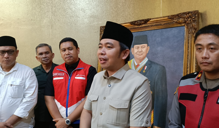 Bupati Jember, Muhammad Fawait bersama Pertamina, Hiswana Migas dan Polres Jember setelah melakukan rapat koordinasi di Pendopo Wahyawibawagraha. (Foto: Istimewa).