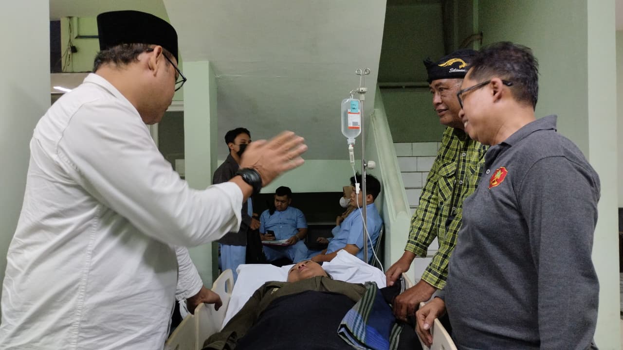 Siti Nurus Syamsiyah, salah satu ASN yang sedang dirawat di RSD dr. Soebandi setelah terjatuh saat melakukan Verval data kemiskinan (Foto: Fadli/Jurnalbangsa).