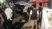 Pihak kepolisian saat mengecek lokasi kejadian (Foto: Istimewa).