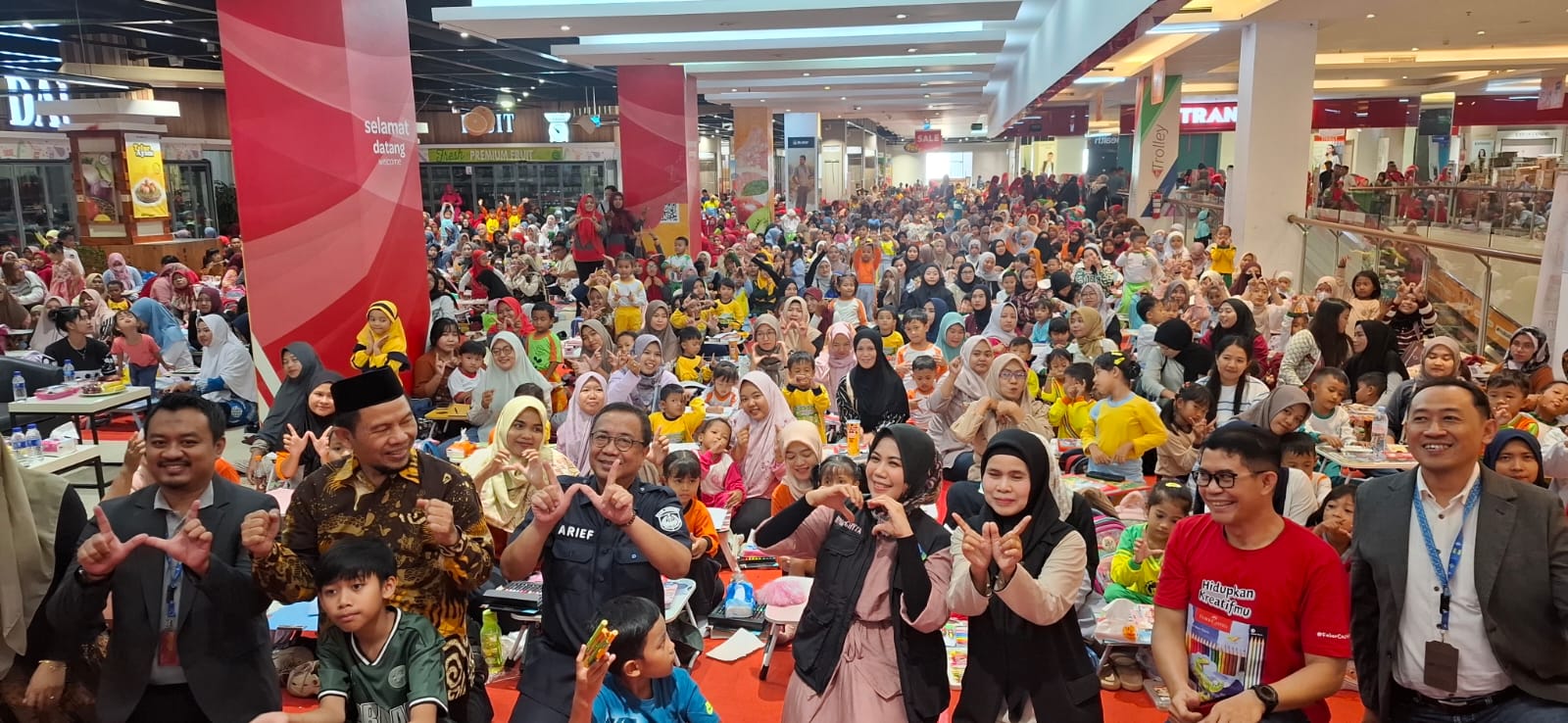 Acara lomba mewarnai yang diadakan Fiber Castell di Transmart Jember (Foto: Istimewa).