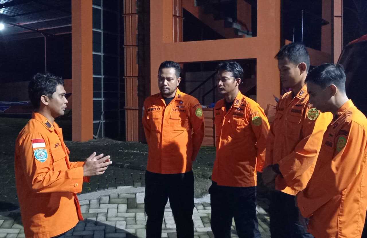 Tim SAR Jember saat akan melakukan pencarian korban yang hanyut di Sungai Garahan, Kecamatan Silo (Foto: Istimewa).