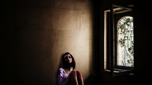 Ilustrasi korban pelecehan seksual (Foto: cocoparisienne/pixabay).