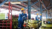 Pertamina Patra Niaga saat menyiapkan pasokan tambahan energi untuk masyarakat (Foto: Pertamina Patra Niaga).