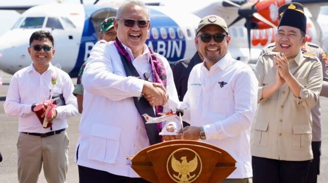 Presiden Direktur Lion Group, Capt. Daniel Putut Kuncoro Adi (kiri) dan Gus Rivqy Abdul Halim (kanan) (Foto: Istimewa).