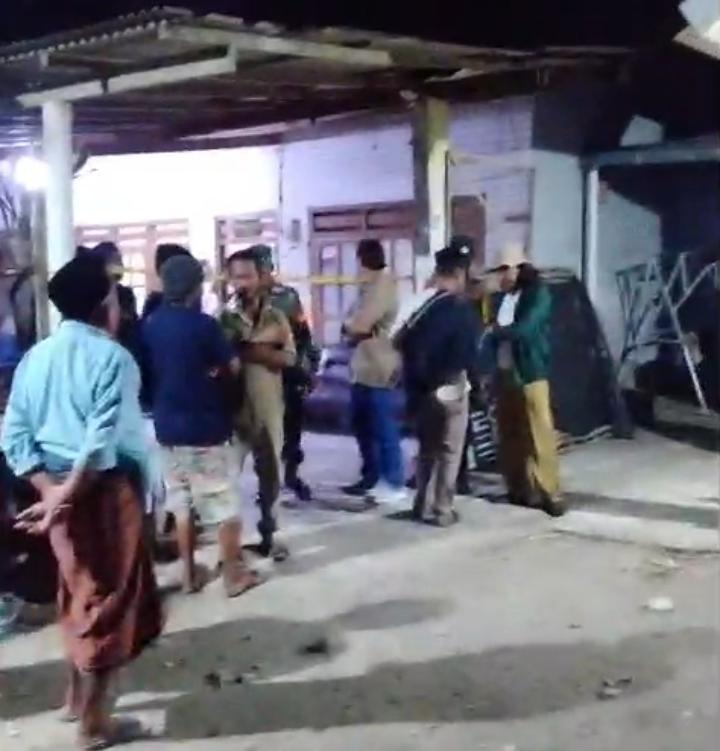 Pihak kepolisian saat melakukan penyelidikan dan olah TKP (Foto: Istimewa).