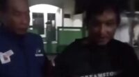 Pelaku saat dipergoki di Musala Al-Miftah oleh petugas SPBU Yosorati, Kecamatan Sumberbaru, Jember (Foto: Tangkapan layar dari media sosial).