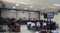 Jaksa Penuntut Umum (JPU) Kejakasaan Negeri (Kejari) Kabupaten Jember saat membacakan tuntutan pidana di Pengadilan Tipikor, Surabaya (Foto: Istimewa).