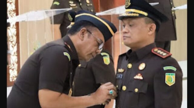 Yadyn saat menjalani prosesi pelantikan menjadi Kepala Kejaksaan Negeri Jember (Foto: Istimewa).