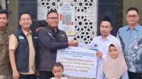 Perum Bulog Cabang Jember menyerahkan bantuan sosial secara simbolis. (Foto: Istimewa)
