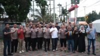 Polres Jember bersama anggota Persatuan Wartawan Indonesia (PWI) Jember setelah melakukan kunjungan di sekretariat PWI Jember. (Foto: Humas Polres Jember